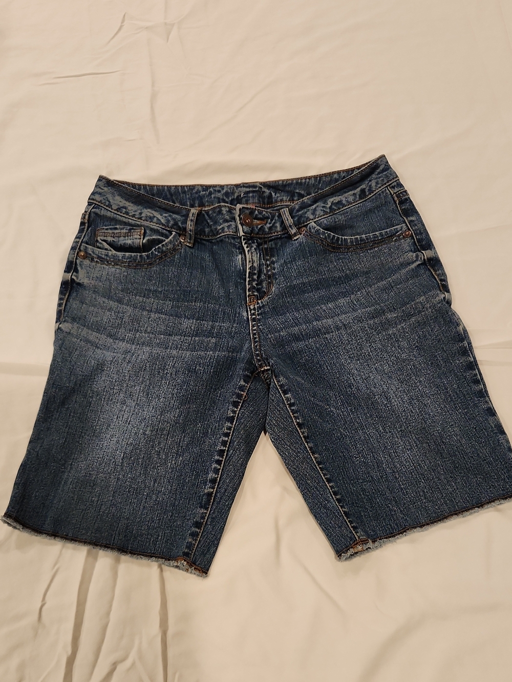 Size 8 Apt 9 Women’s Dark Blue Denim Shorts